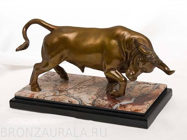 Медный бык купить 1488. Статуэтка медный бык. Статуэтка "бронзовый бык". Бык скульптура бронза. Бронзовая скульптура Телец бык антиквариат.