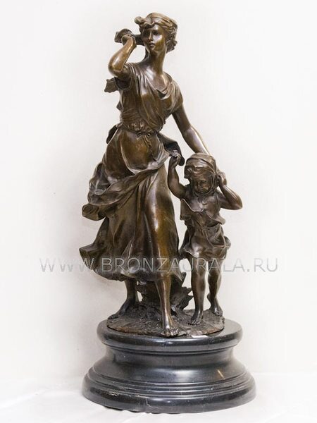 Бронзовая скульптура Девушка с ребёнком
